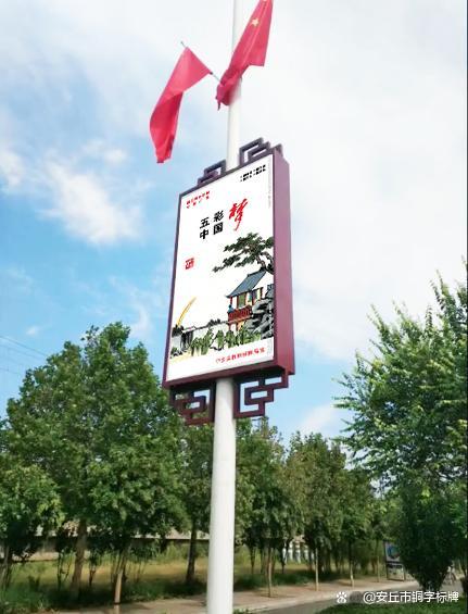 夹柱灯箱 路灯杆上的城市广告风景线